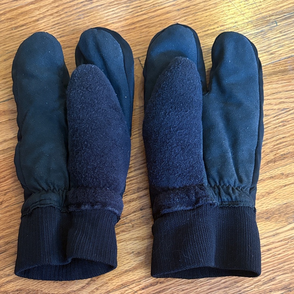 Yoko Lobster Black Mittens for Women - Picture 3 of 4